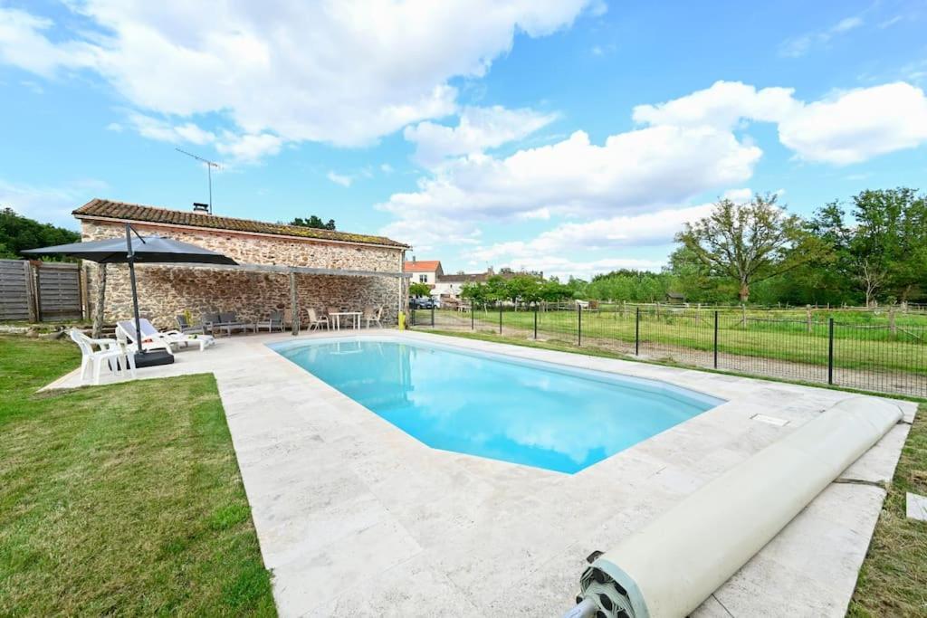 L'Evasion En Pierre Piscine Et Etang Prive Villa Sevremoine Buitenkant foto