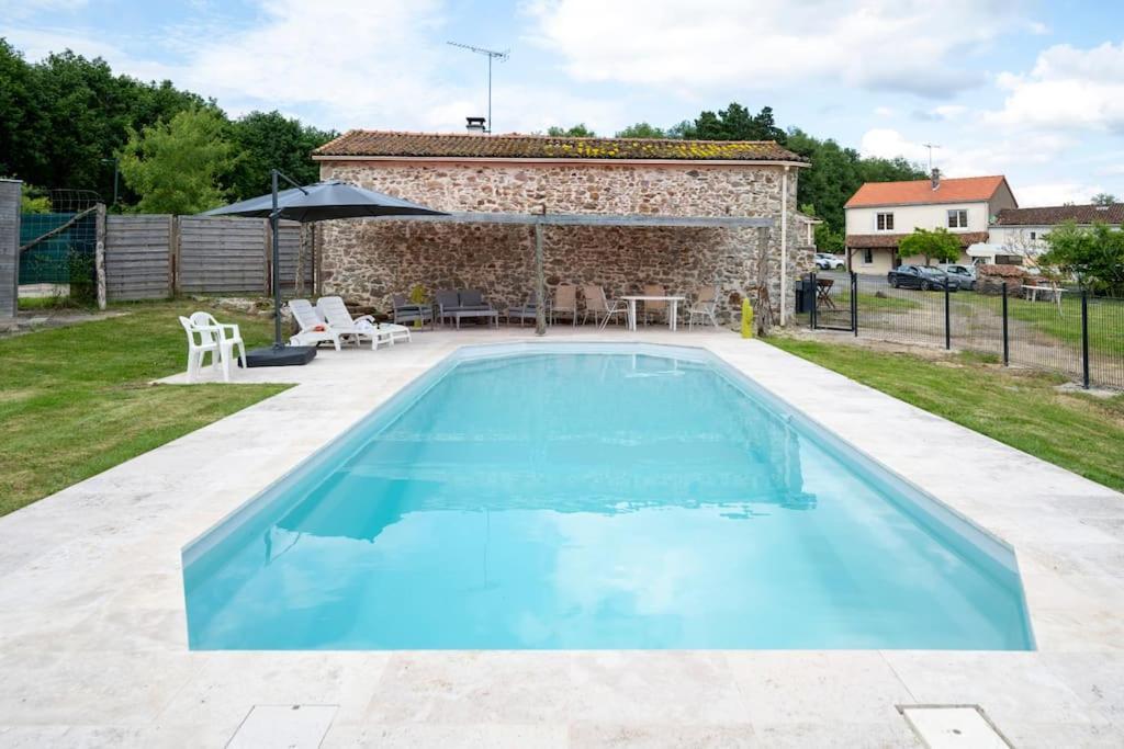 L'Evasion En Pierre Piscine Et Etang Prive Villa Sevremoine Buitenkant foto