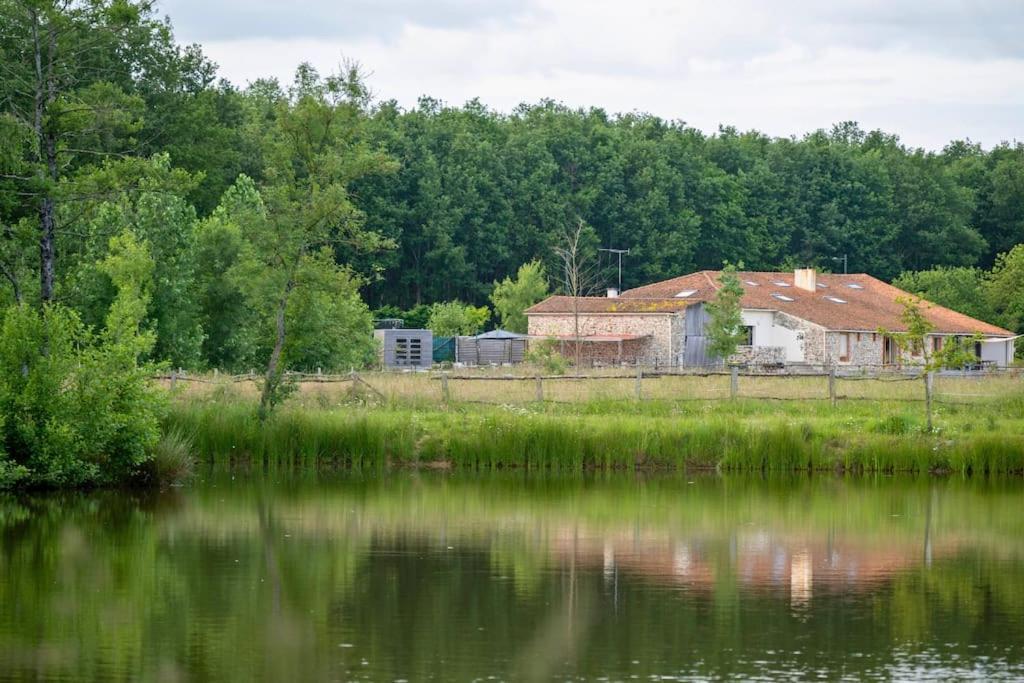 L'Evasion En Pierre Piscine Et Etang Prive Villa Sevremoine Buitenkant foto